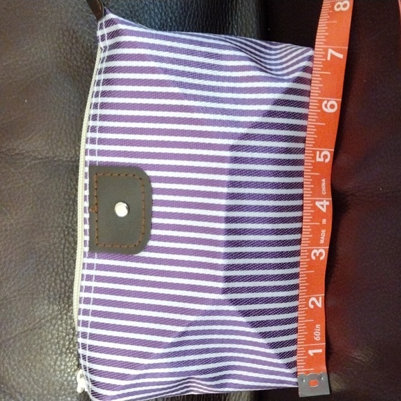 Brand New Makeup Pouch with NWT Slippers - Picture 9 of 12